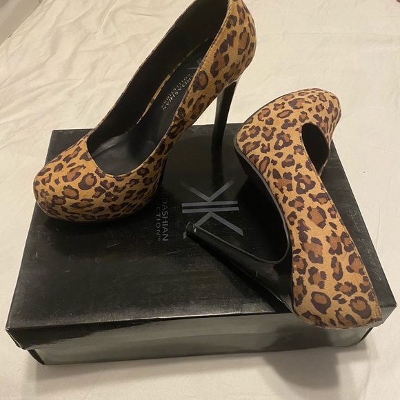 Leopard print platform heals - Picture 3 of 3